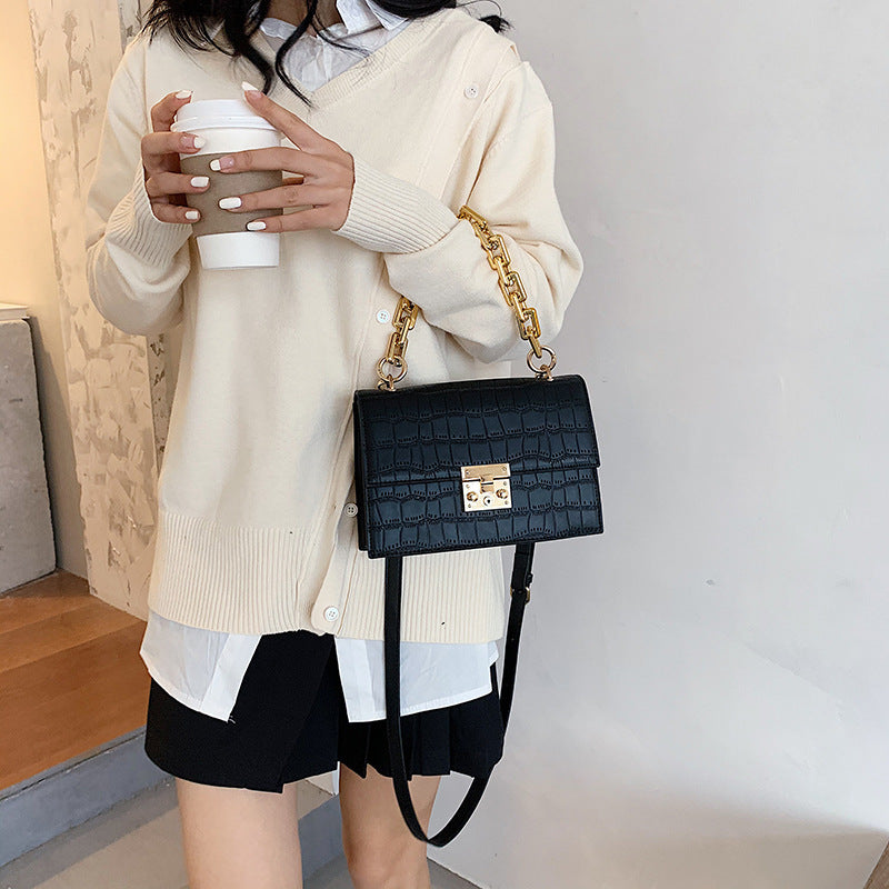 Hand-held Retro One-shoulder Messenger Female Bag Dynamic Luxe Clothing